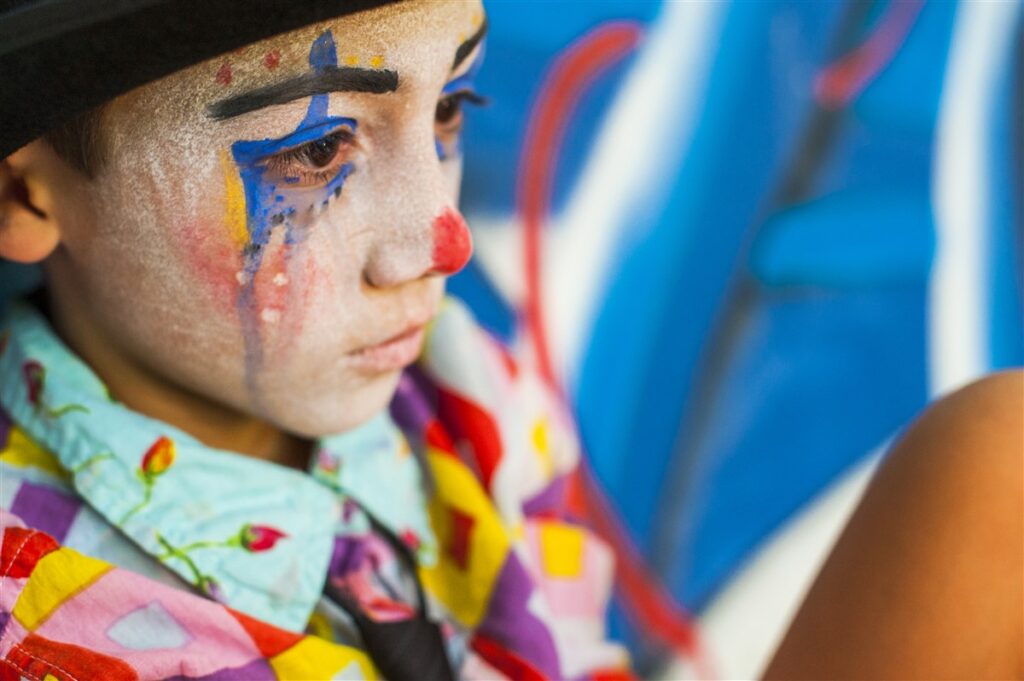 Tutoriel pour réaliser un maquillage clown pour enfant